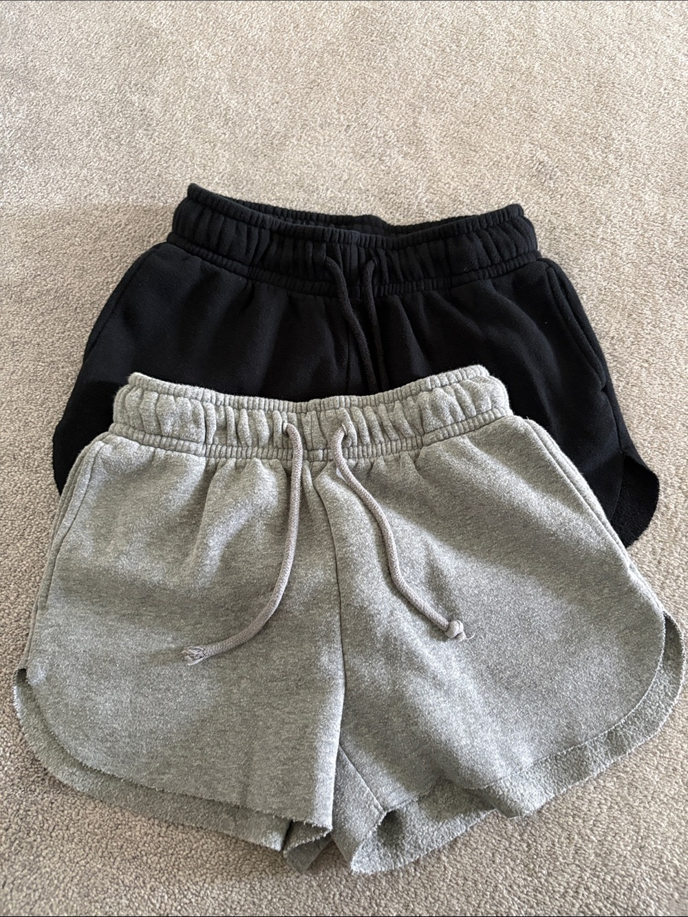 Everyday High-Rise Women's Fleece Shorts - Black & Heather Gray